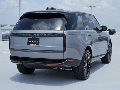 2025 Land Rover Range Rover P530 SE
