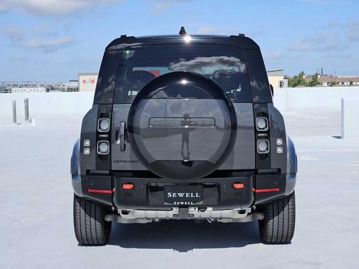 2025 Land Rover Defender 110 P400 X