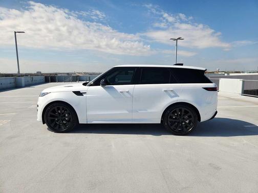 2026 Land Rover Range Rover Sport SE