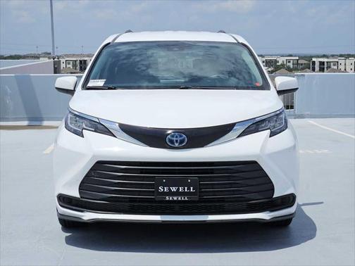 2022 Toyota Sienna LE