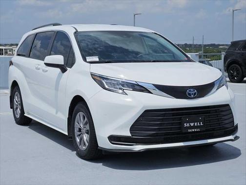 2022 Toyota Sienna LE