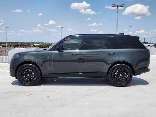 2025 Land Rover Range Rover P530 SE 7 Seat