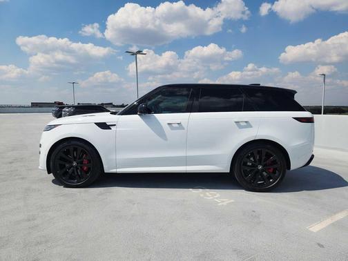 2025 Land Rover Range Rover Sport SE