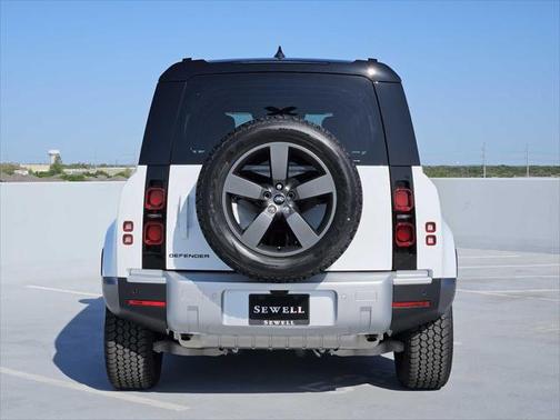 2025 Land Rover Defender 110 P300