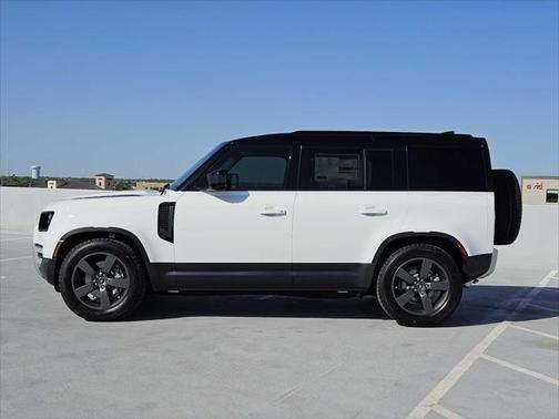 2025 Land Rover Defender 110 P300
