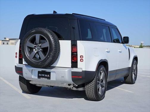 2025 Land Rover Defender 110 P300