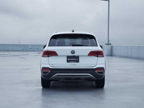 Pure White 2022 Volkswagen Taos 1.5T SE