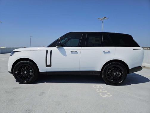 2025 Land Rover Range Rover P530 SE