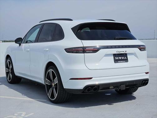2022 Porsche Cayenne S