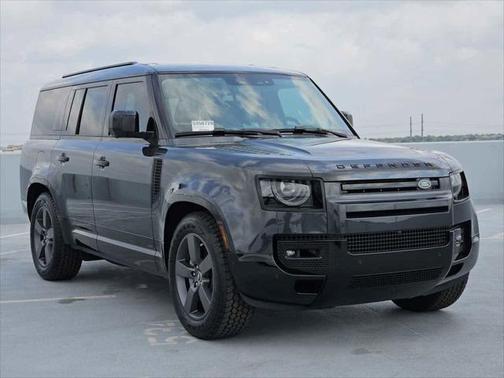 2025 Land Rover Defender 130 P400 X-Dynamic SE