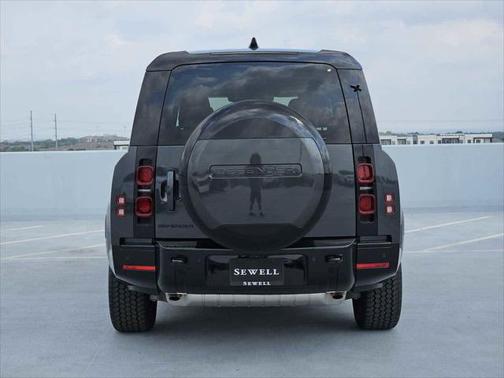 2025 Land Rover Defender 130 P400 X-Dynamic SE