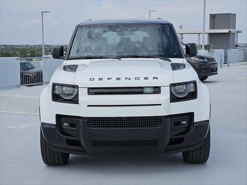 2025 Land Rover Defender 110 P400 X-Dynamic SE
