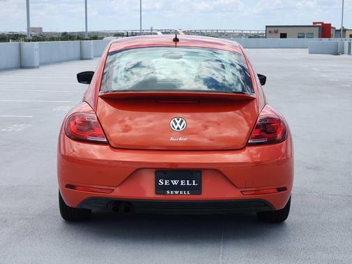 Habanero Orange Metallic 2018 Volkswagen Beetle 2.0T S
