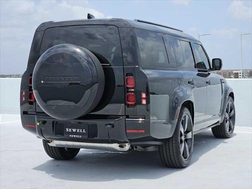 2025 Land Rover Defender 130 P400 X-Dynamic SE