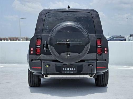 2025 Land Rover Defender 130 P400 X-Dynamic SE
