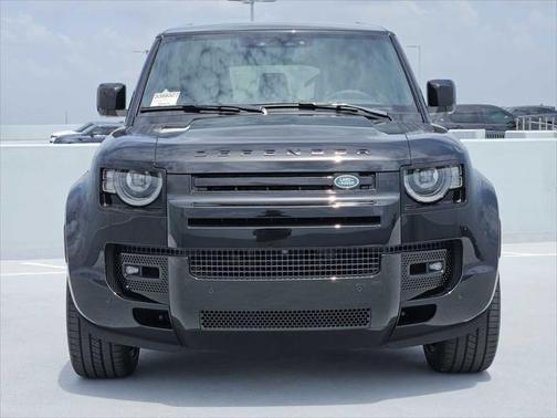 2025 Land Rover Defender 130 P400 X-Dynamic SE