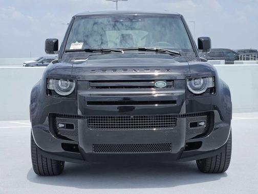 2025 Land Rover Defender 130 P400 X-Dynamic SE
