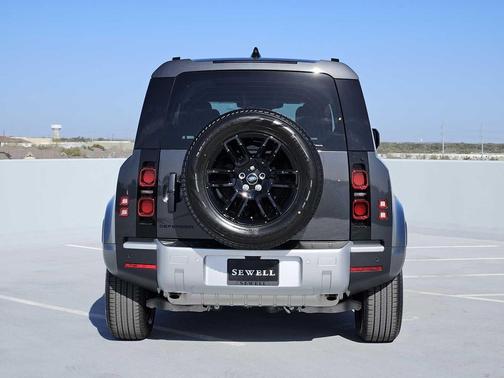 2025 Land Rover Defender 110 P400 S