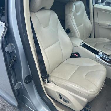 Premium Electric Silver Metallic 2012 Volvo XC60 3.2