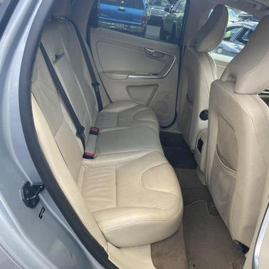 Premium Electric Silver Metallic 2012 Volvo XC60 3.2