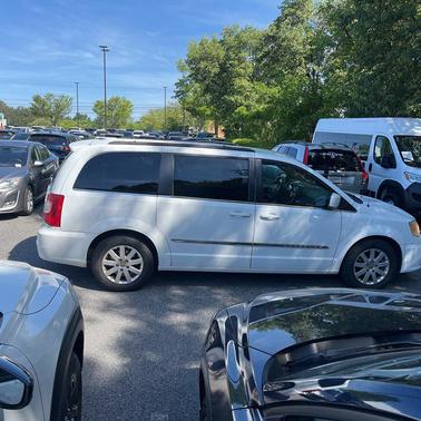 Bright White Clearcoat 2014 Chrysler Town & Country Touring
