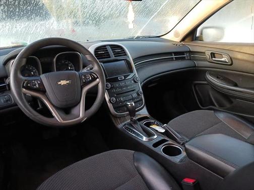 WHITE 2015 Chevrolet Malibu 1LT