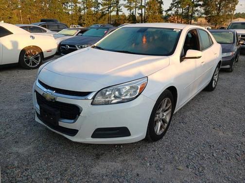 WHITE 2015 Chevrolet Malibu 1LT