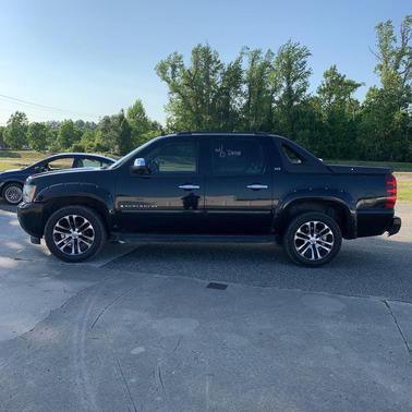 Black 2008 Chevrolet Avalanche 1500 LTZ