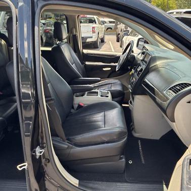 Brilliant Black Crystal Pearlcoat 2014 Chrysler Town & Country Touring