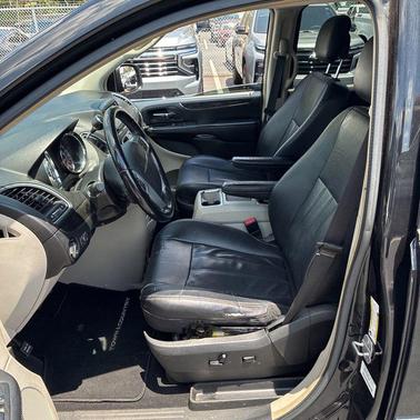 Brilliant Black Crystal Pearlcoat 2014 Chrysler Town & Country Touring