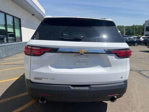 White 2022 Chevrolet Traverse LT Cloth