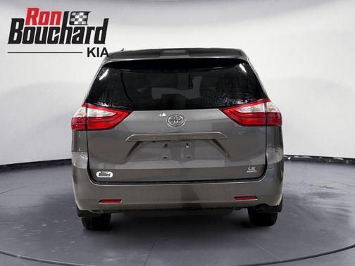 2016 Toyota Sienna LE