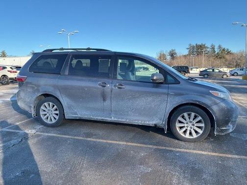 2016 Toyota Sienna LE