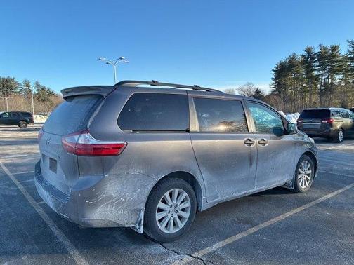 2016 Toyota Sienna LE