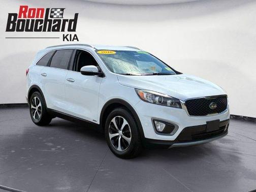 White 2016 Kia Sorento EX