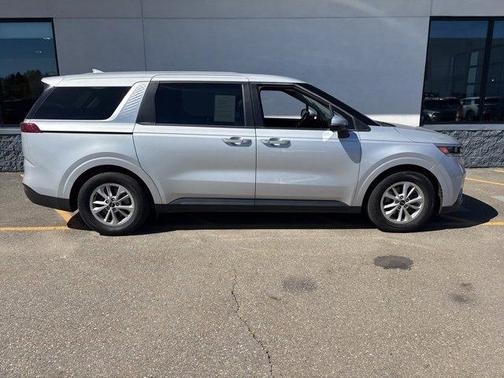 2023 Kia Carnival LX
