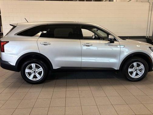 2022 Kia Sorento LX
