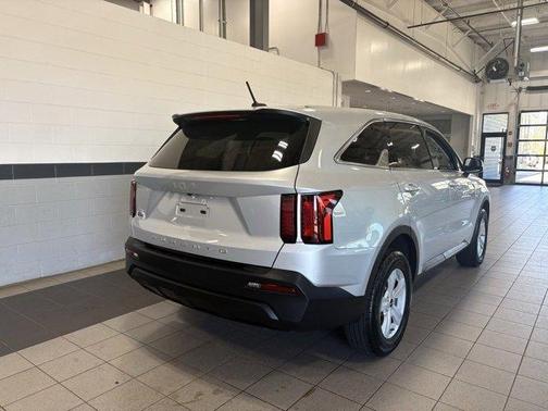2022 Kia Sorento LX