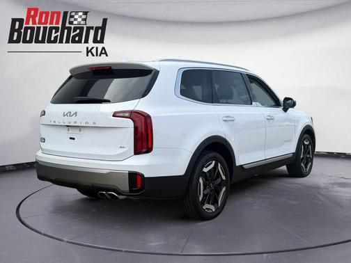 White 2025 Kia Telluride S
