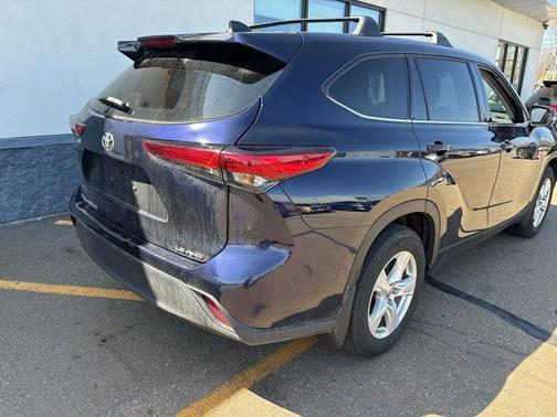 2022 Toyota Highlander LE