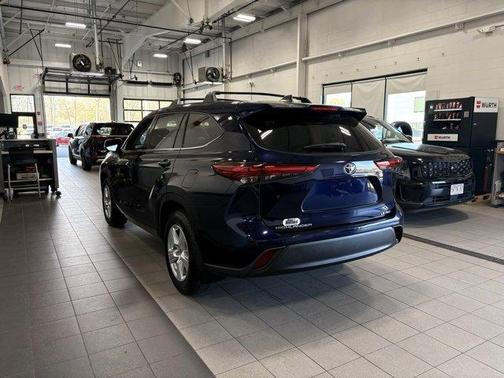 2022 Toyota Highlander LE