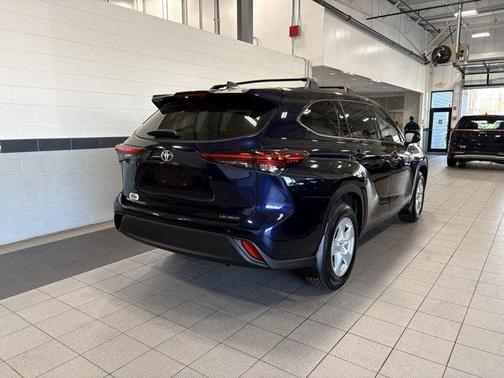 2022 Toyota Highlander LE