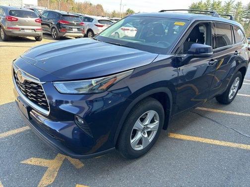 2022 Toyota Highlander LE