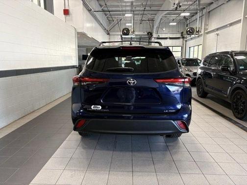 2022 Toyota Highlander LE