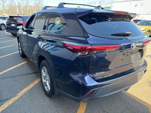2022 Toyota Highlander LE