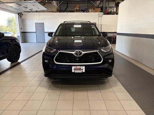 2022 Toyota Highlander LE