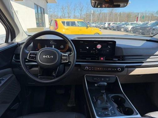 White 2025 Kia Carnival LXS