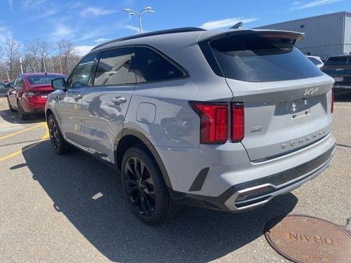 Gray 2022 Kia Sorento SX