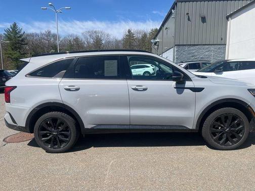 Gray 2022 Kia Sorento SX