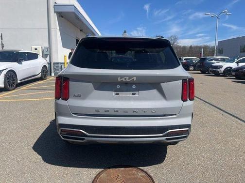 Gray 2022 Kia Sorento SX
